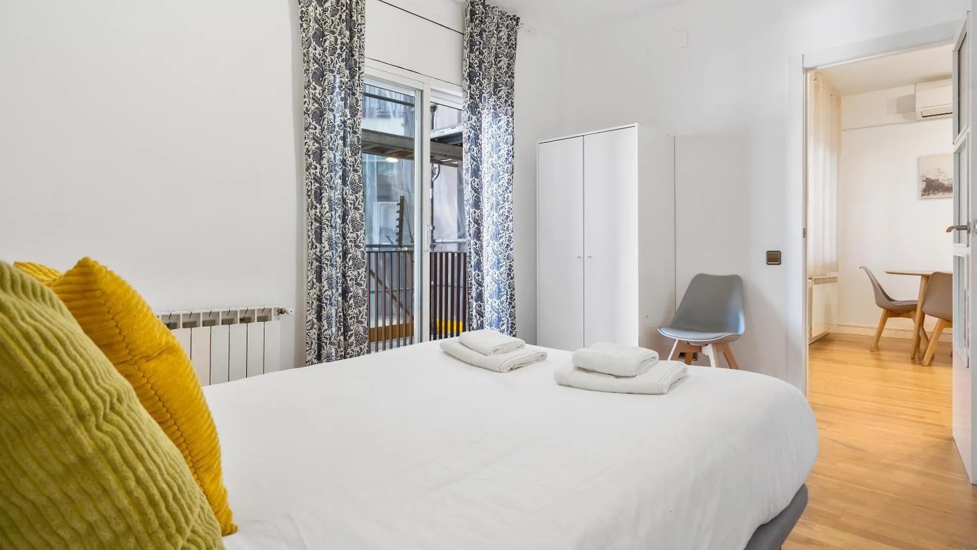 Plaza Espanya Apartment Barcelona 0*,  Espanha